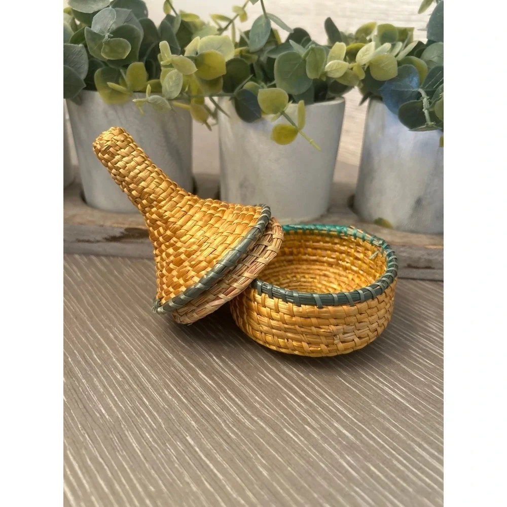 vintage-style coiled‎ basket with a lid
